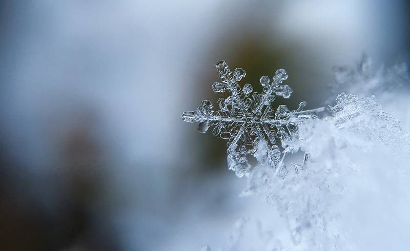snowflake-1245748_1280