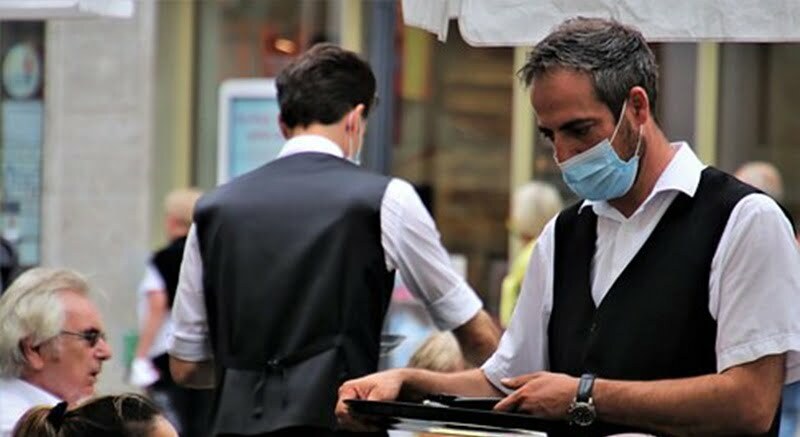 waiter-5513560_340