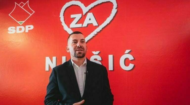 5f584ccb-5f36-4723-8a53-cfb1b427f5c7