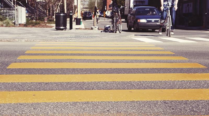 crosswalk-407023_960_720