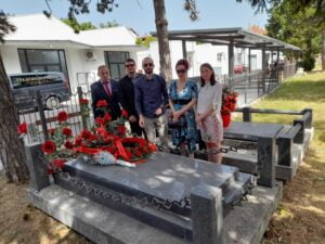 predstavnici_ure_polozili_vijenac_na_grobu_cupica