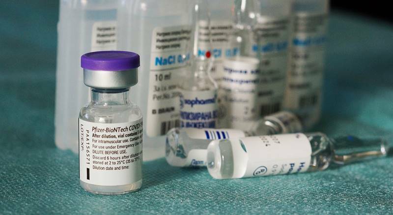 covid-19-vaccine-5902833_1280