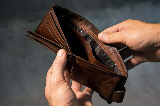 wallet-g215f57b1d_640