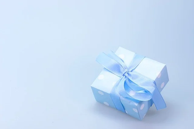 gift-ge35ccf527_640