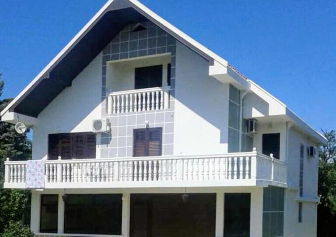 Thumbnail for the listing's main image