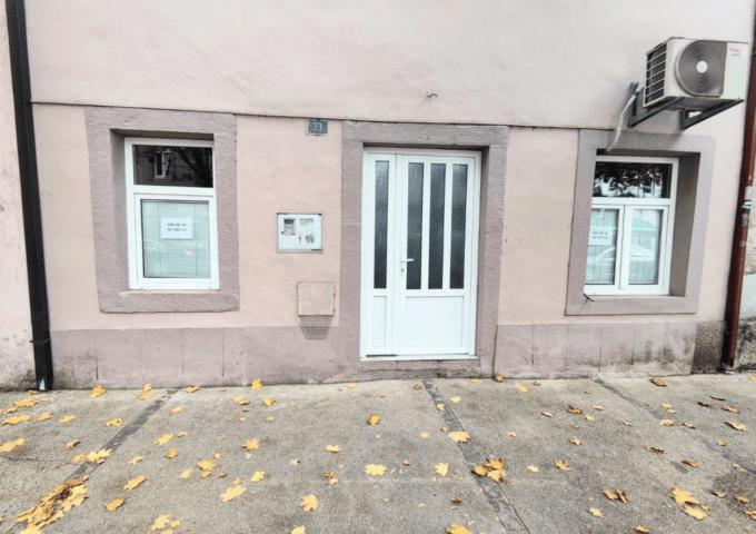 Thumbnail for the listing's main image