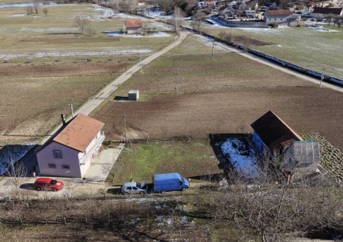 Thumbnail for the listing's main image