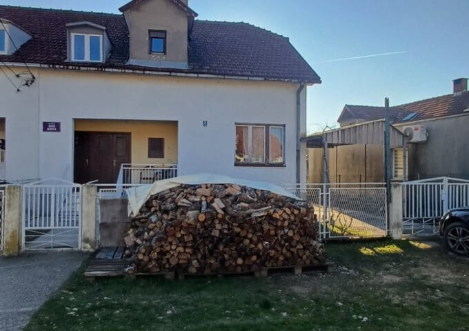 Thumbnail for the listing's main image