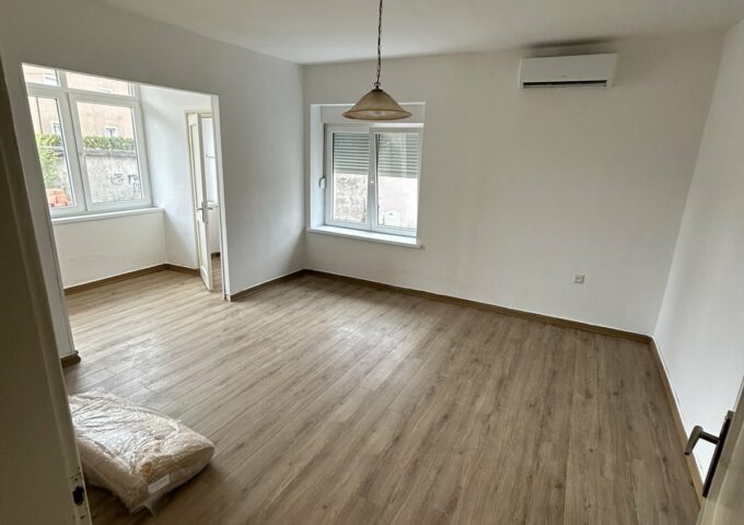 Thumbnail for the listing's main image